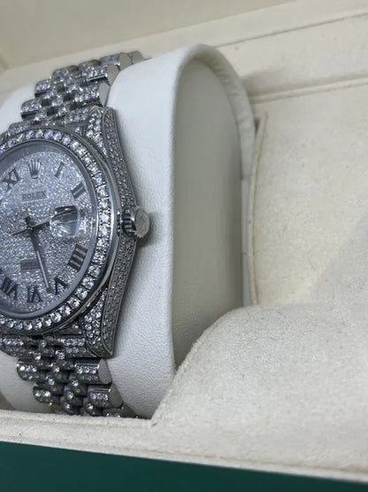 44mm Datejust watch, fully set with diamonds, 2015 model, quartz watch, water resistant to 20 meters.