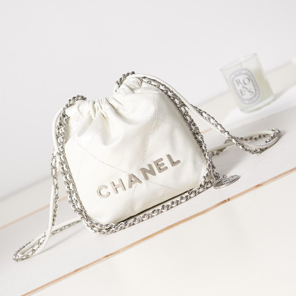 2025 Bag Classic Hobo Bag W61