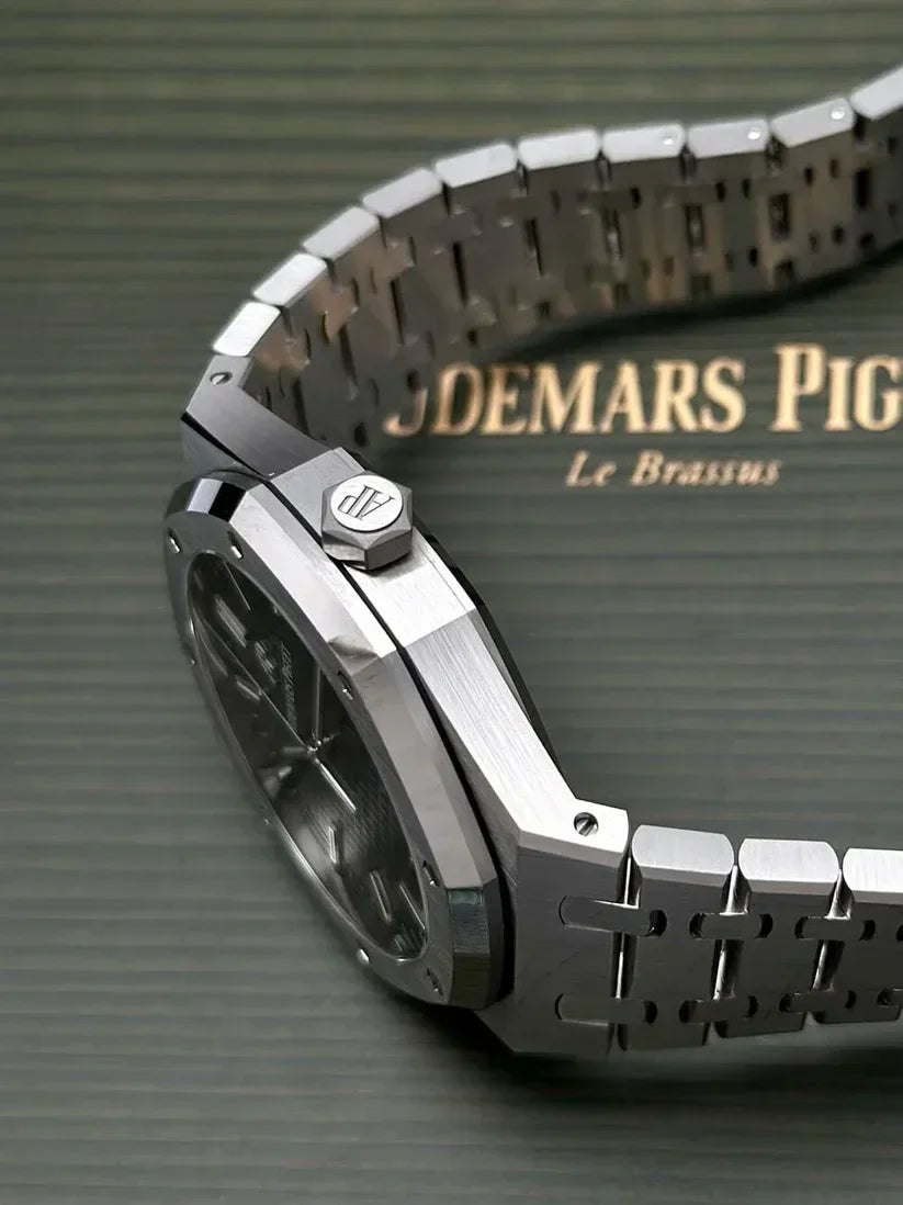 Audemars Piguet Royal Oak Automatic Watch 41mm Black Dial 15500ST